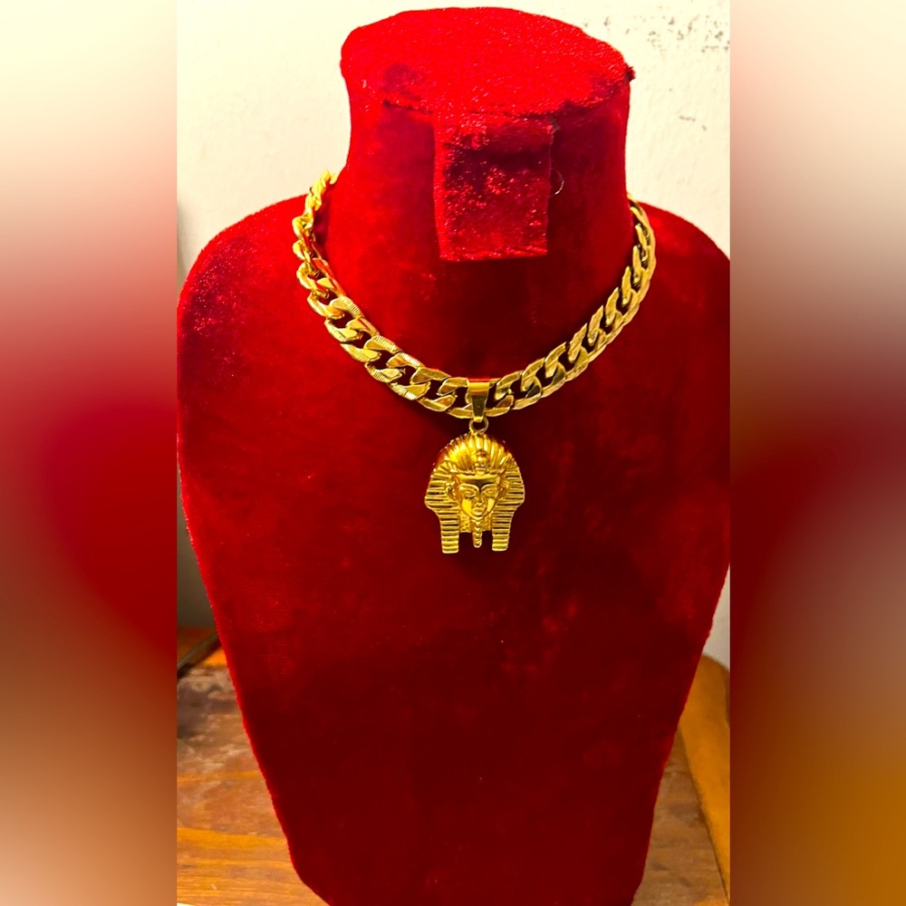 Men’s necklace